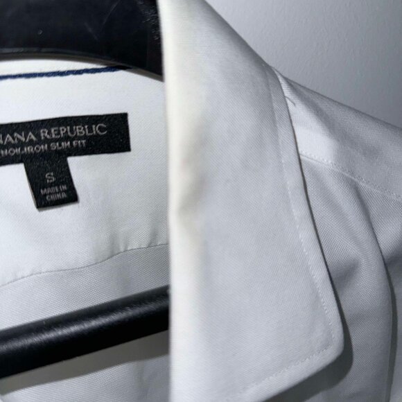 Banana Republic Men's Classic White Button Down Dress Shirt - S - 85% OFF - Picture 3 of 5